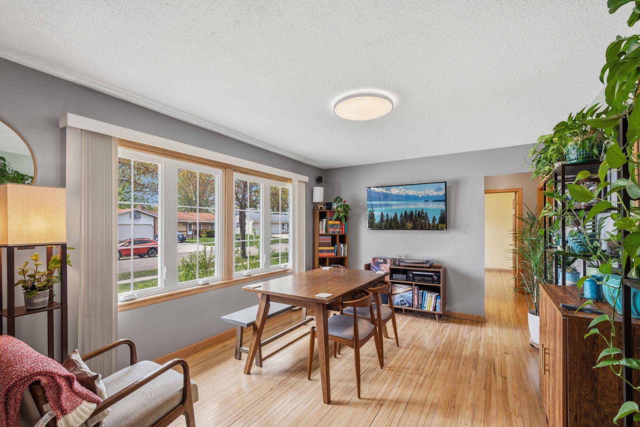 965 Redwell LN, Apple Valley, MN 55124