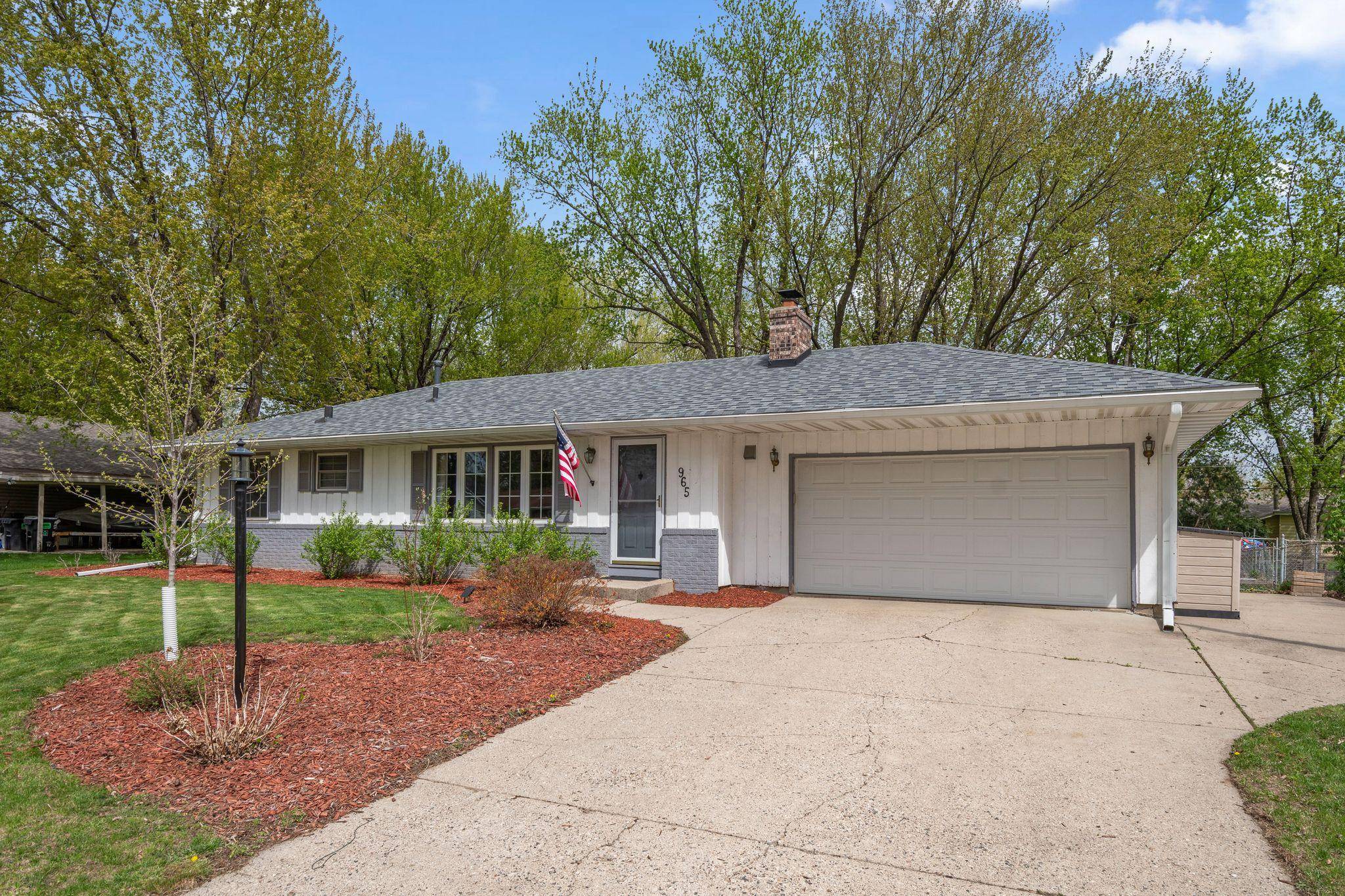 965 Redwell LN, Apple Valley, MN 55124