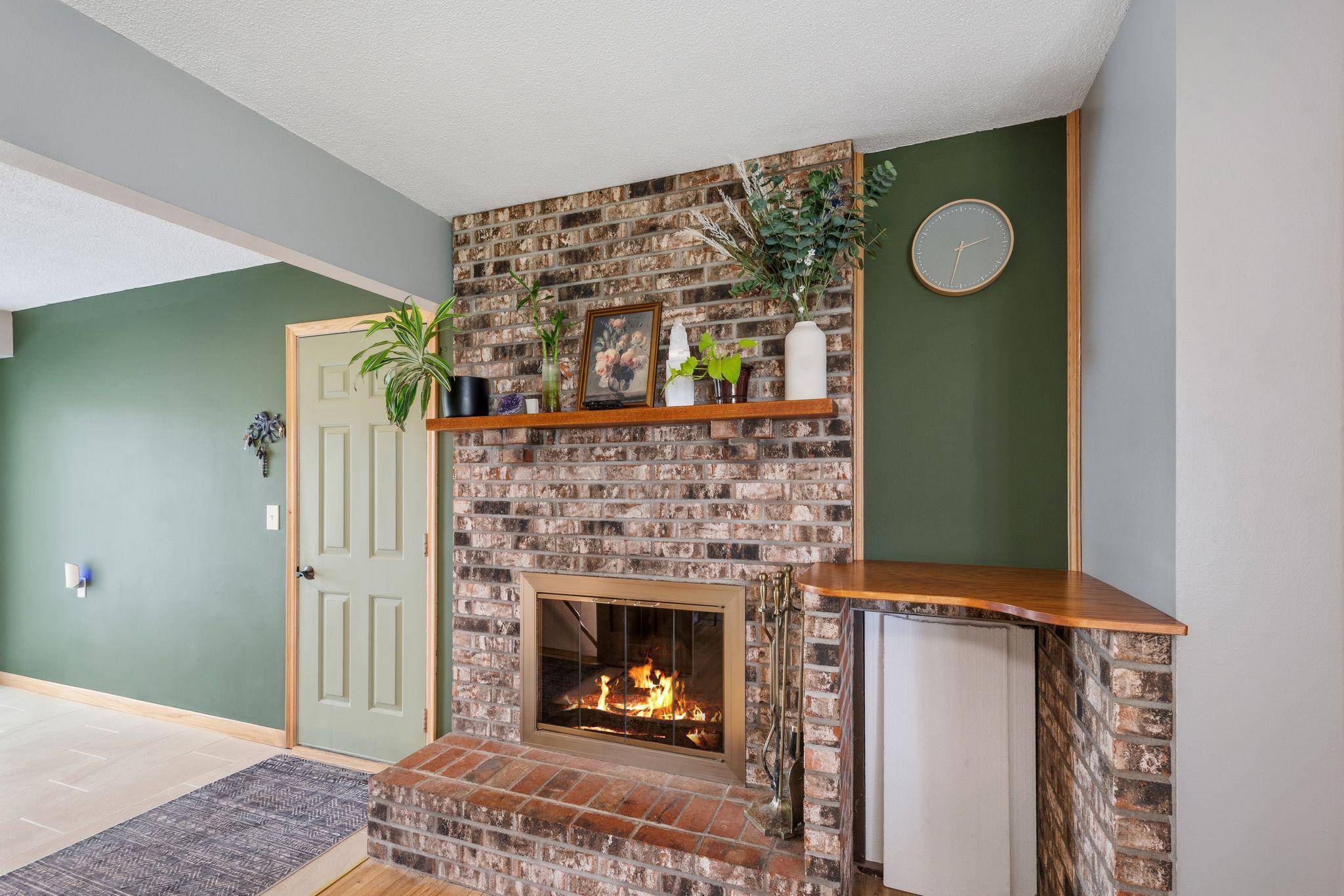 965 Redwell LN, Apple Valley, MN 55124