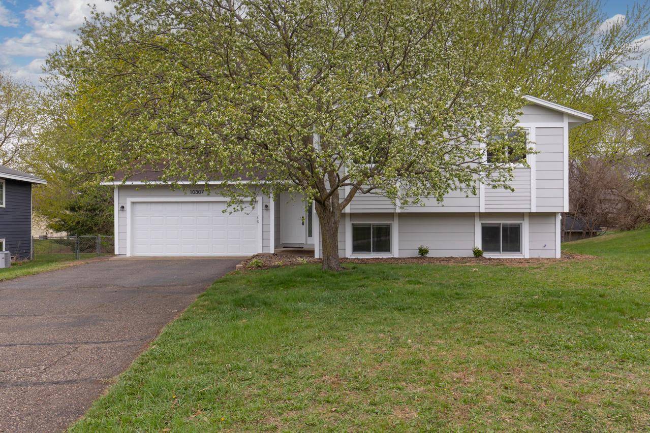 10307 Englewood DR, Eden Prairie, MN 55347
