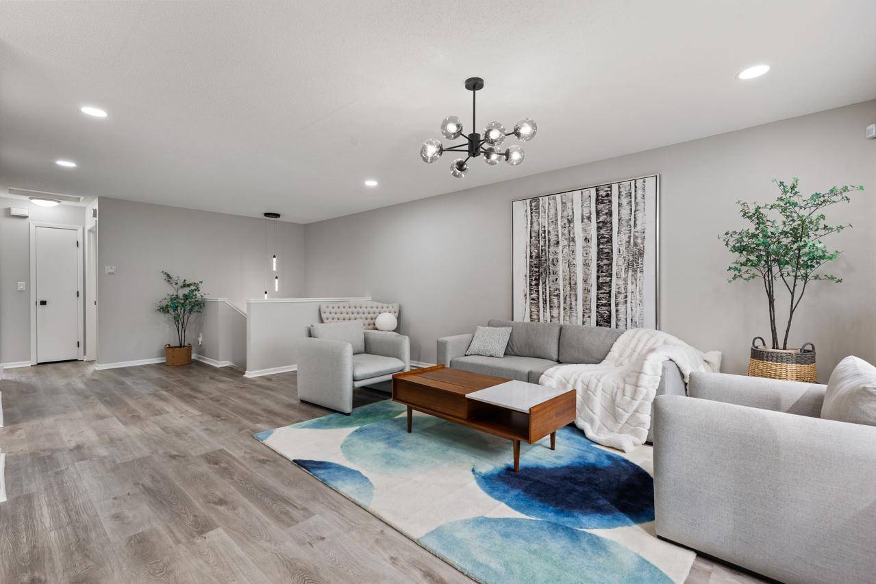 10307 Englewood DR, Eden Prairie, MN 55347