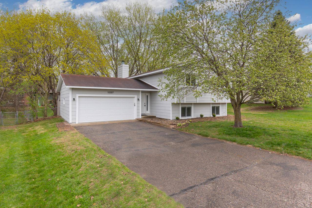10307 Englewood DR, Eden Prairie, MN 55347