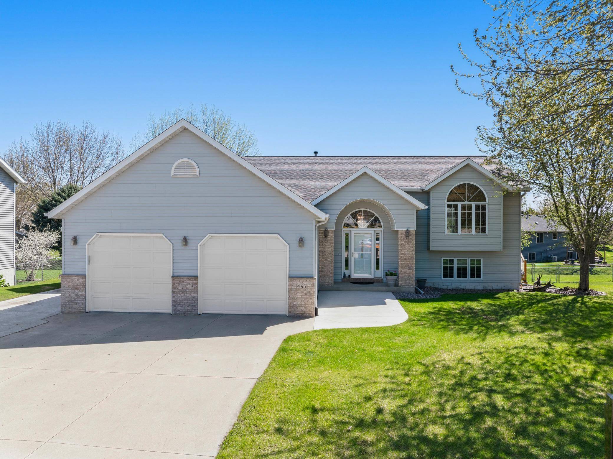 465 8th ST SW, Plainview, MN 55964