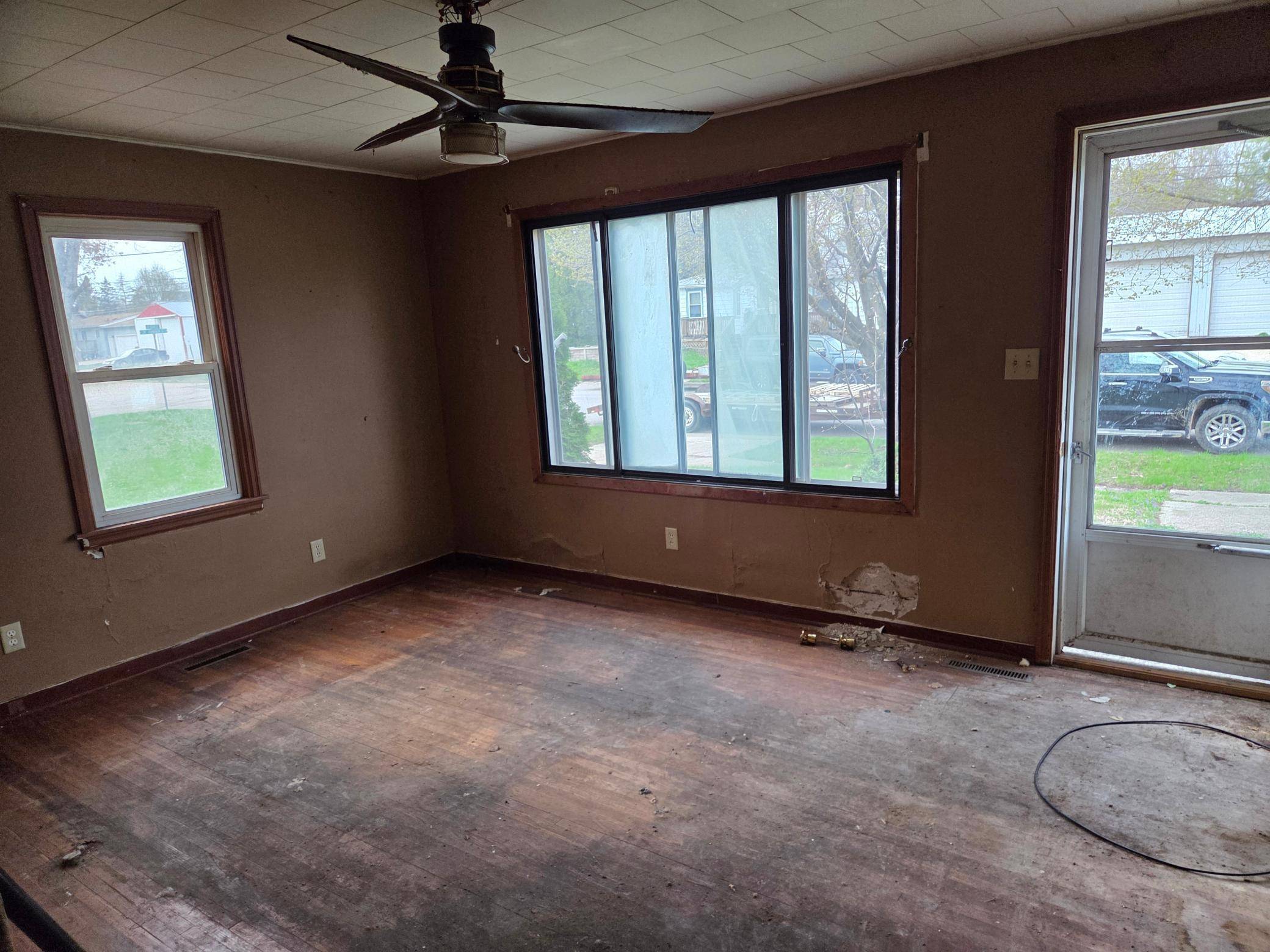 404 SE Pleasant ST, Brownsdale, MN 55918