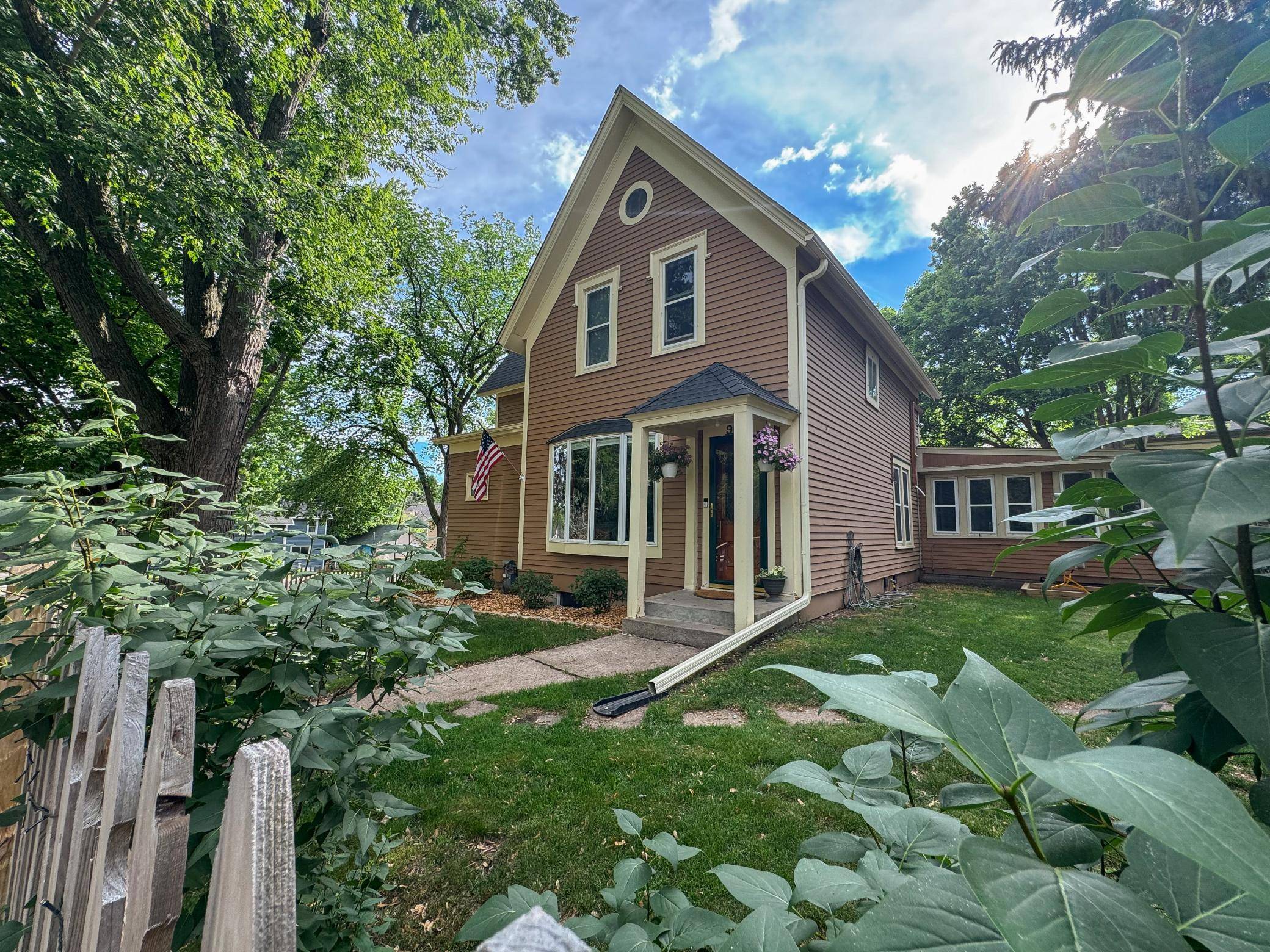 906 4th ST N, Stillwater, MN 55082