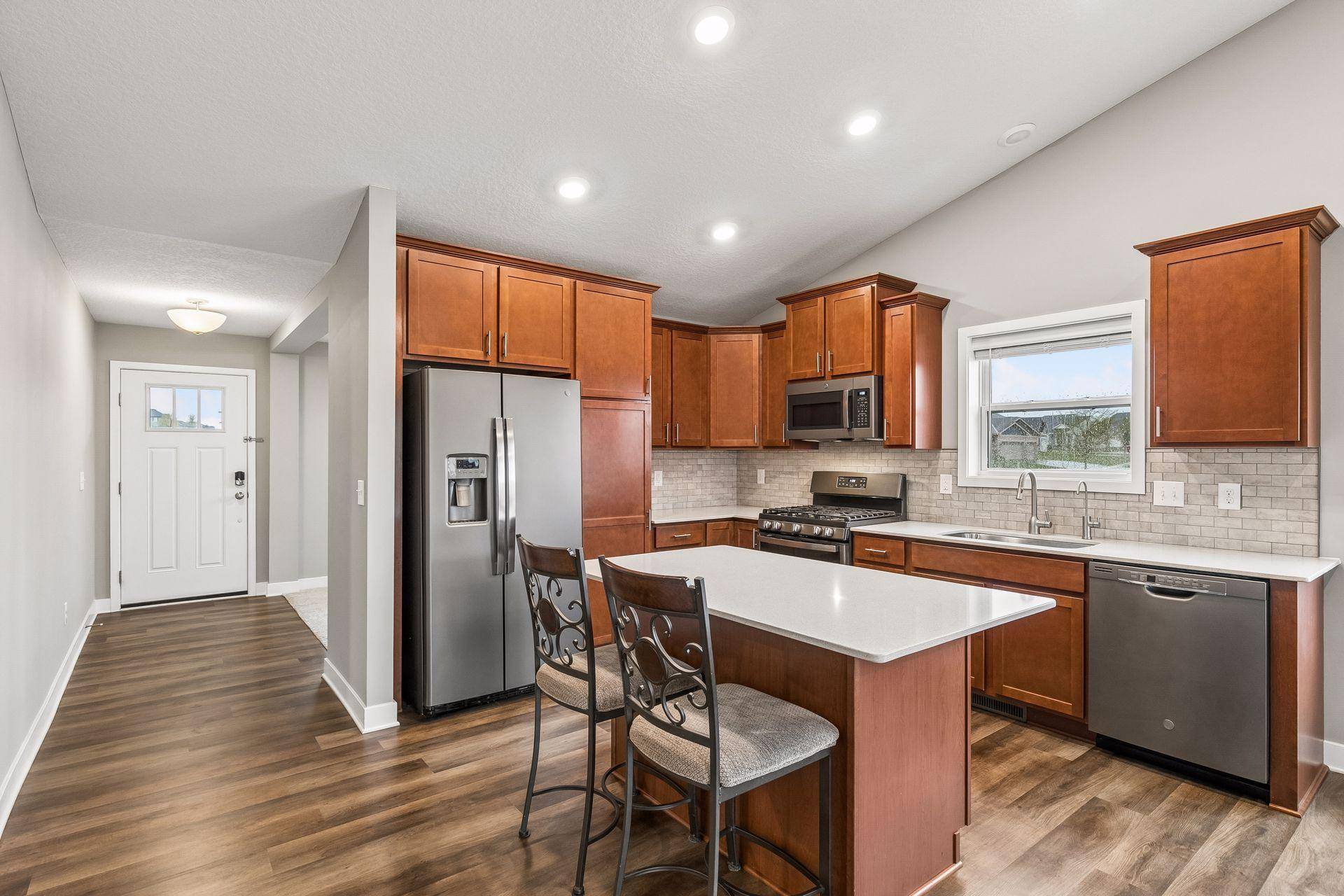 1418 Nutmeg CIR, Carver, MN 55315