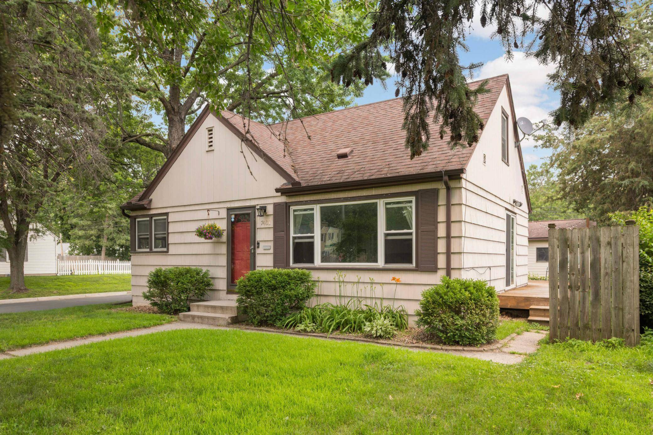 7401 Russell AVE S, Richfield, MN 55423
