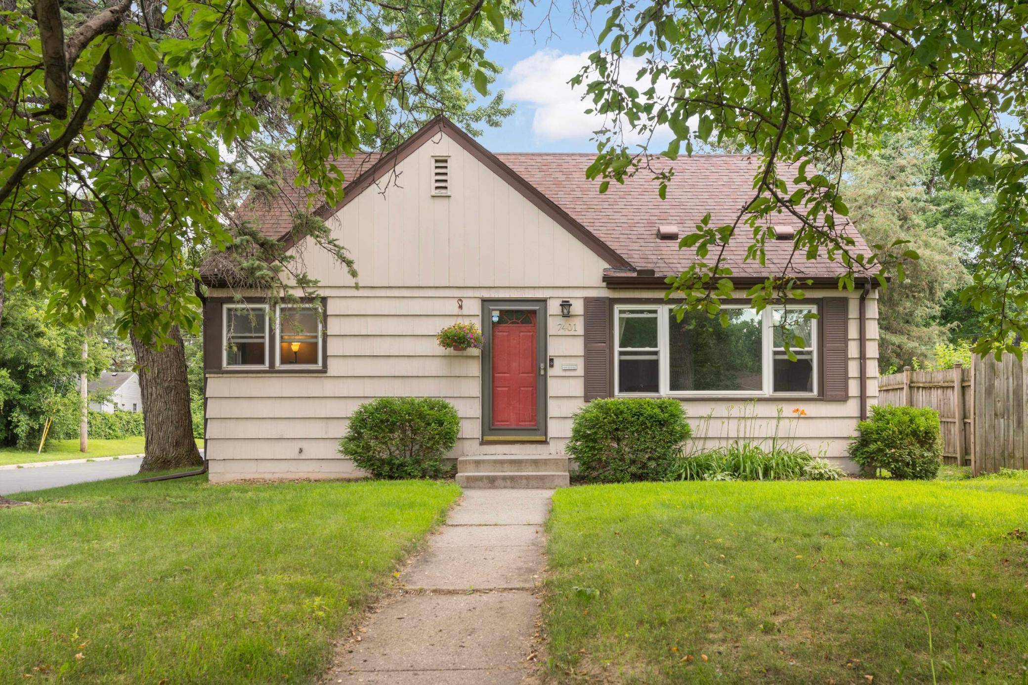 7401 Russell AVE S, Richfield, MN 55423