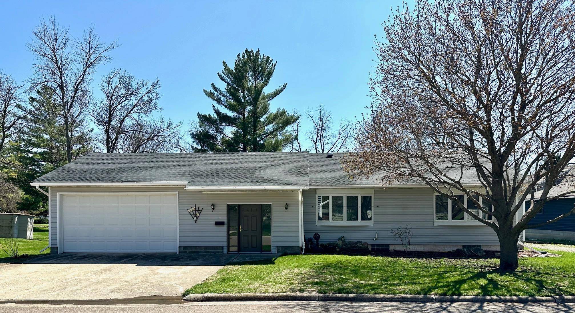 227 2nd AVE N, Emmons, MN 56029