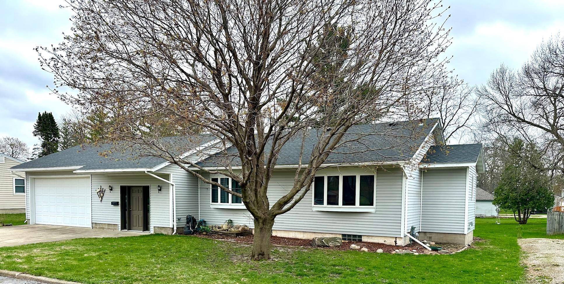 227 2nd AVE N, Emmons, MN 56029