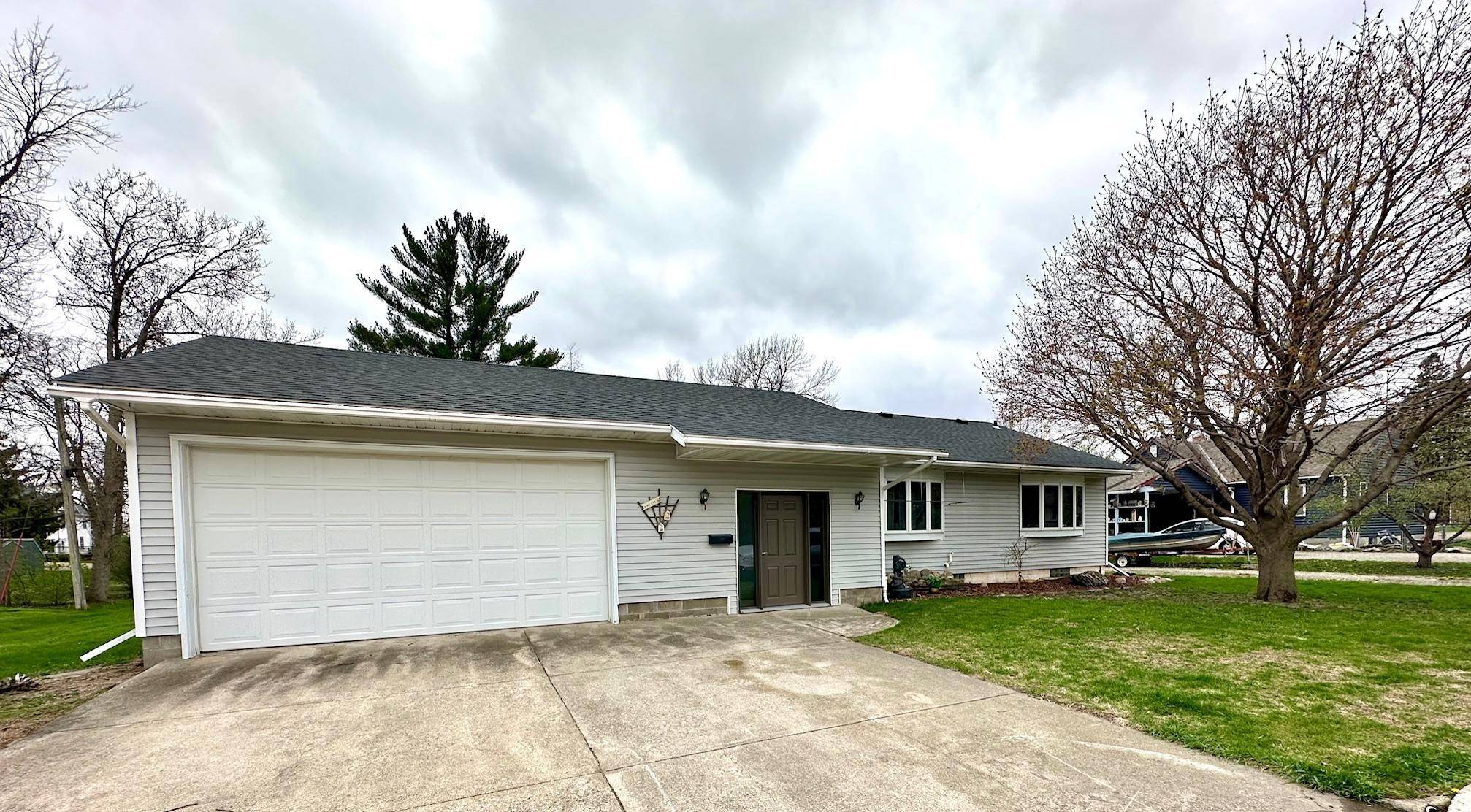227 2nd AVE N, Emmons, MN 56029