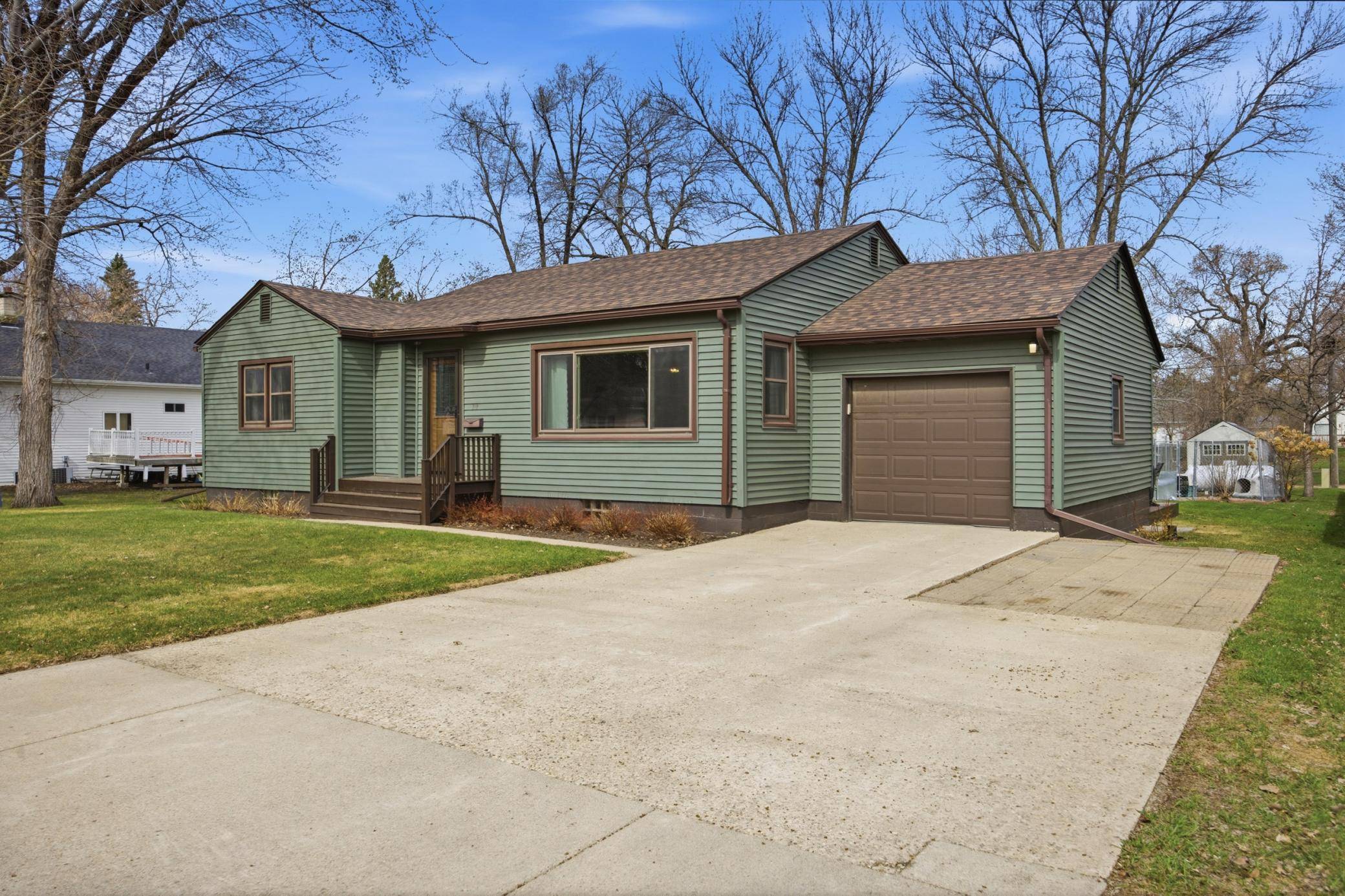 218 10th AVE, Enderlin, ND 58027