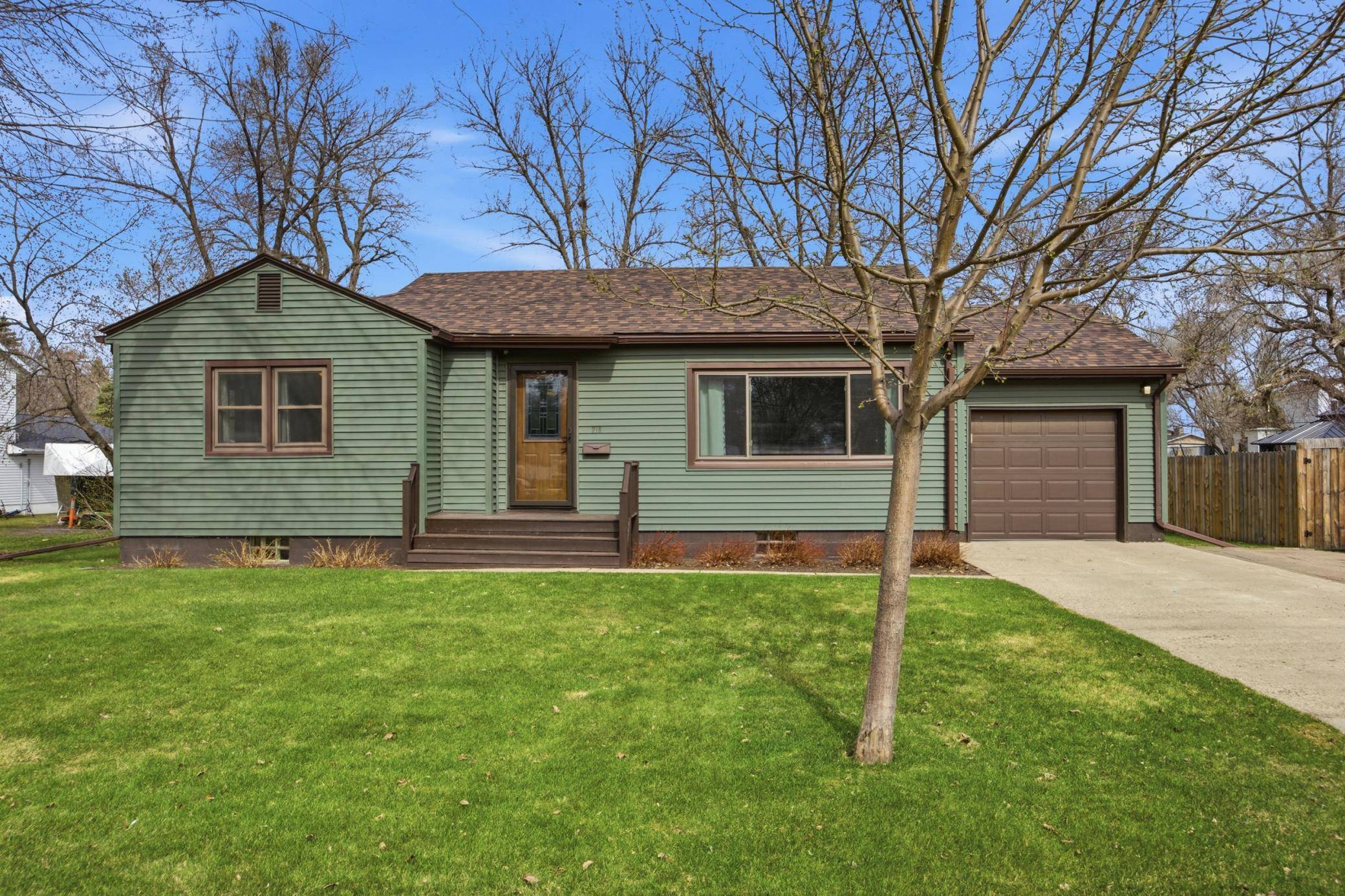218 10th AVE, Enderlin, ND 58027