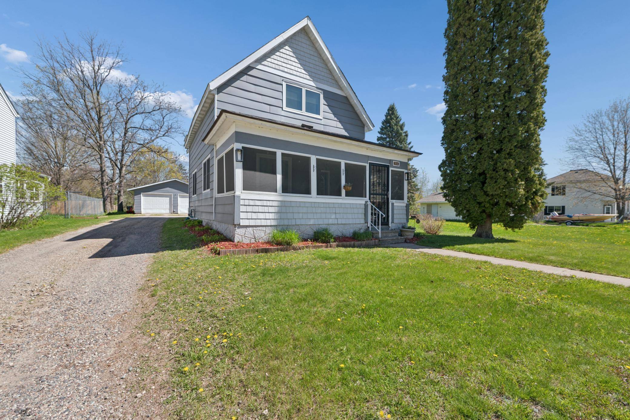 314 Central DR W, Braham, MN 55006