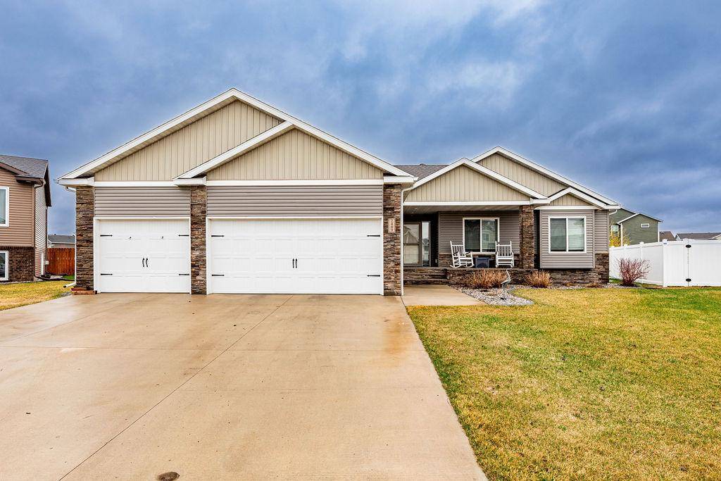 2409 Harbor LN W, West Fargo, ND 58078