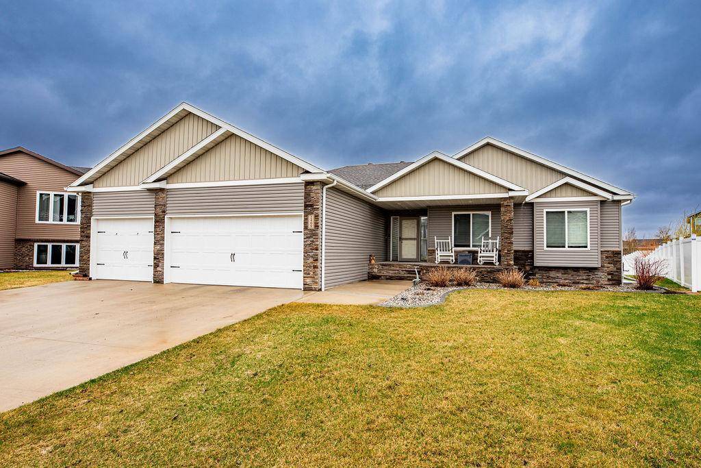 2409 Harbor LN W, West Fargo, ND 58078