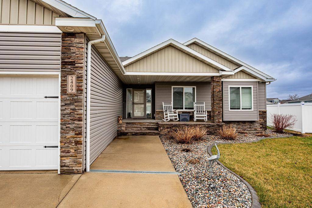 2409 Harbor LN W, West Fargo, ND 58078