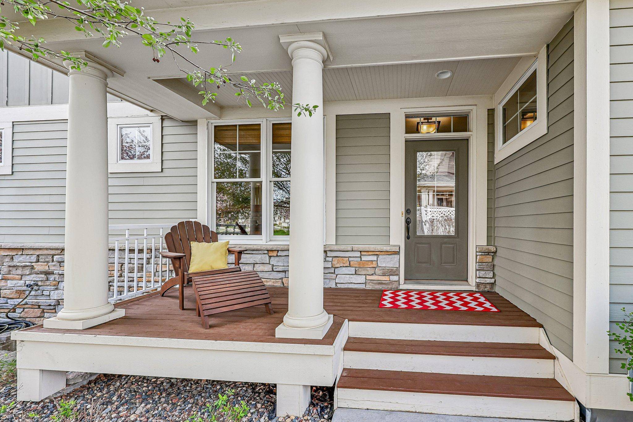 15704 Cobblestone Lake Pkwy, Apple Valley, MN 55124