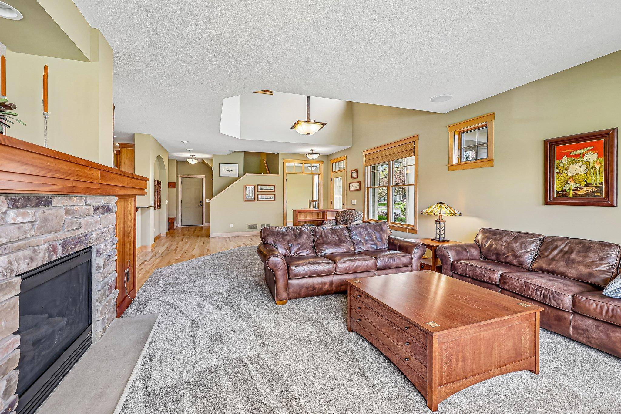 15704 Cobblestone Lake Pkwy, Apple Valley, MN 55124