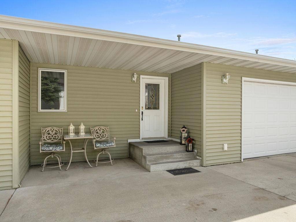 1503 16th ST NW #B, Minot, ND 58703