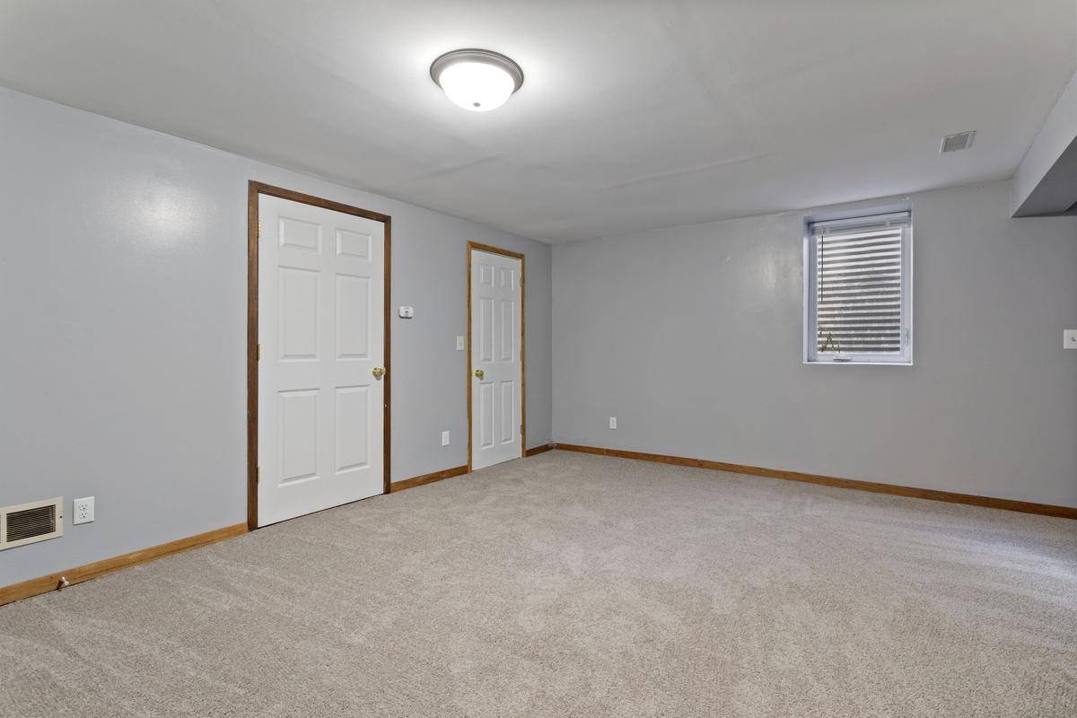 6047 72nd LN N, Brooklyn Park, MN 55429