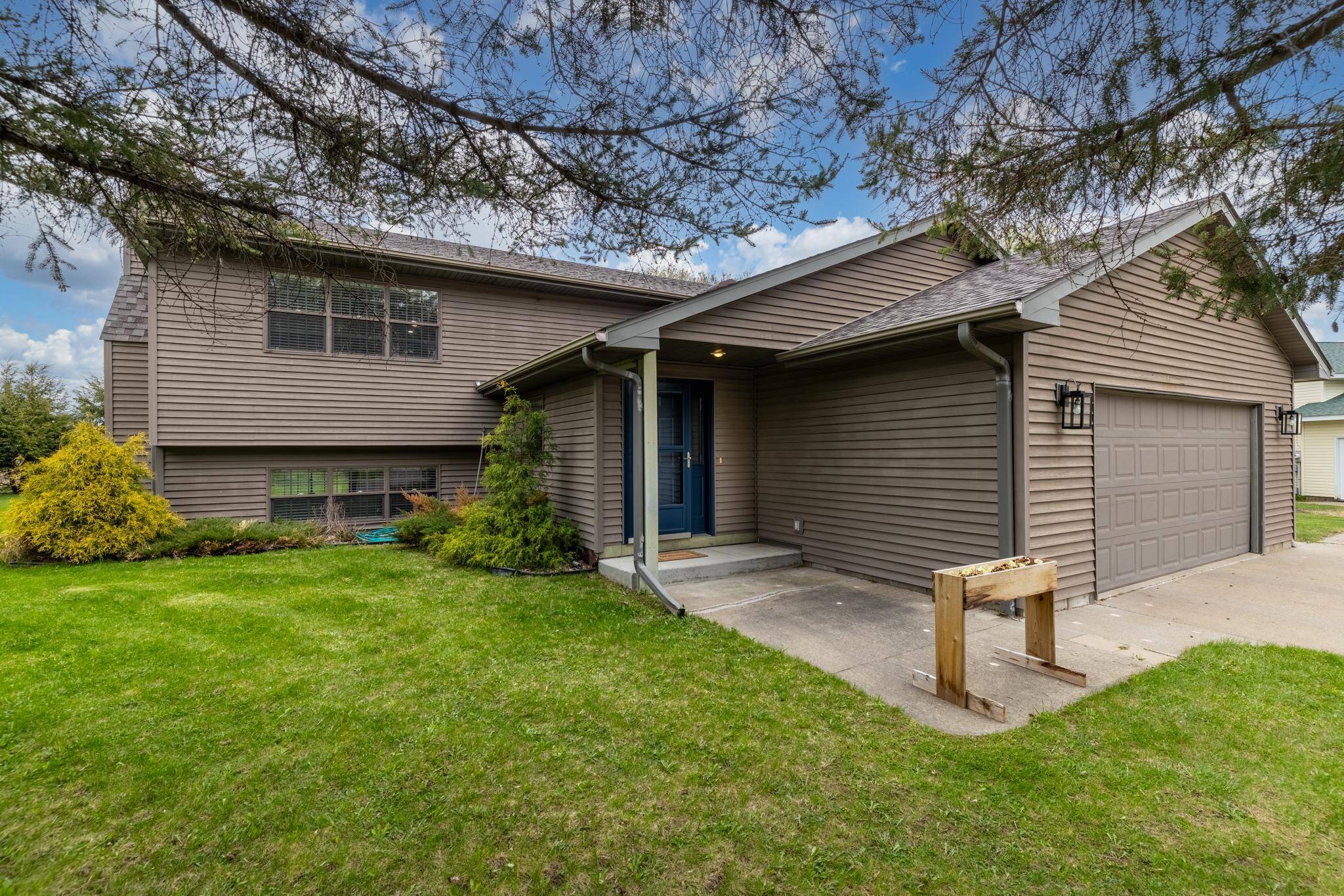 601 Millermon PL, Amery, WI 54001