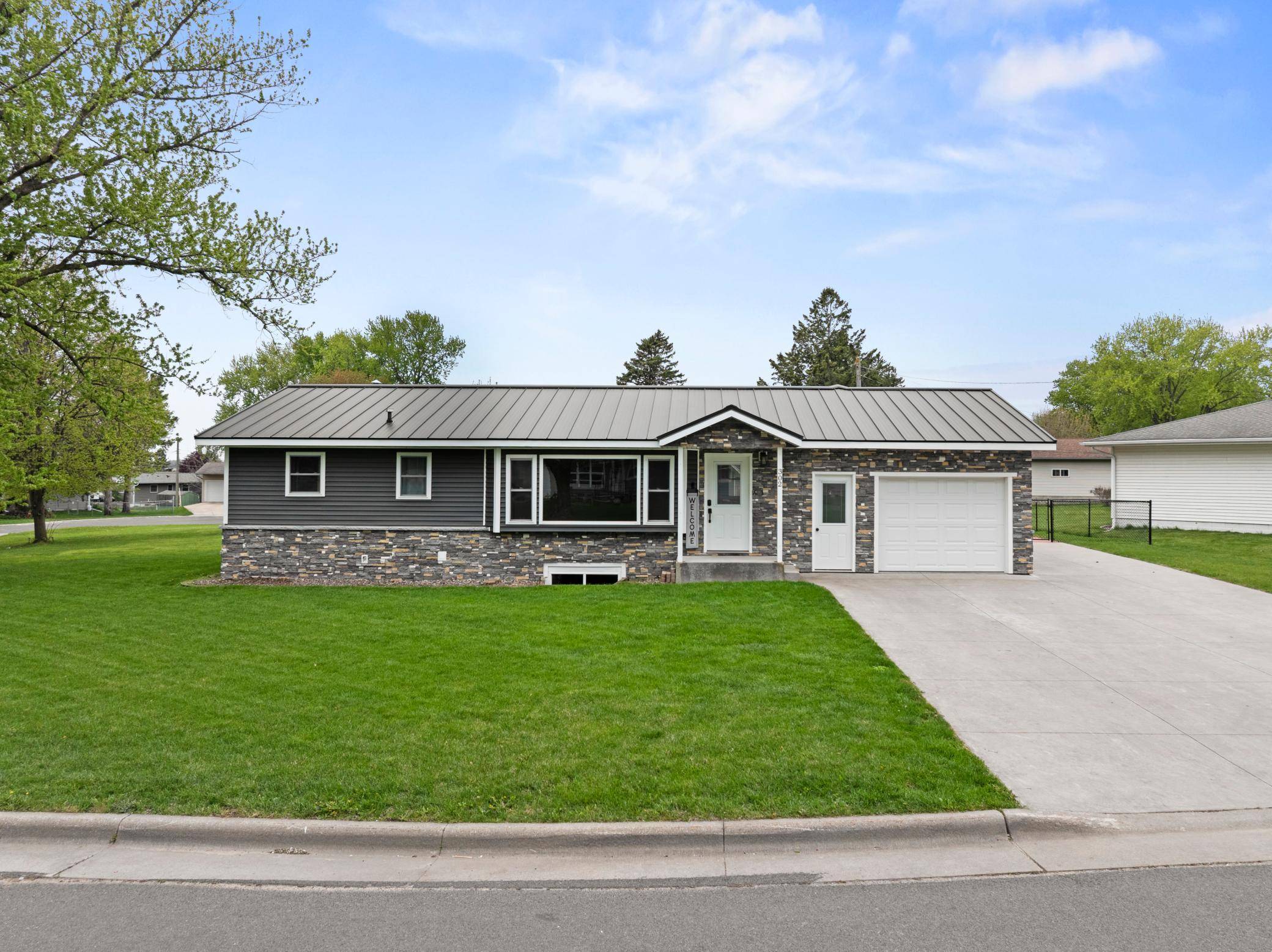 302 2nd ST NW, Byron, MN 55920