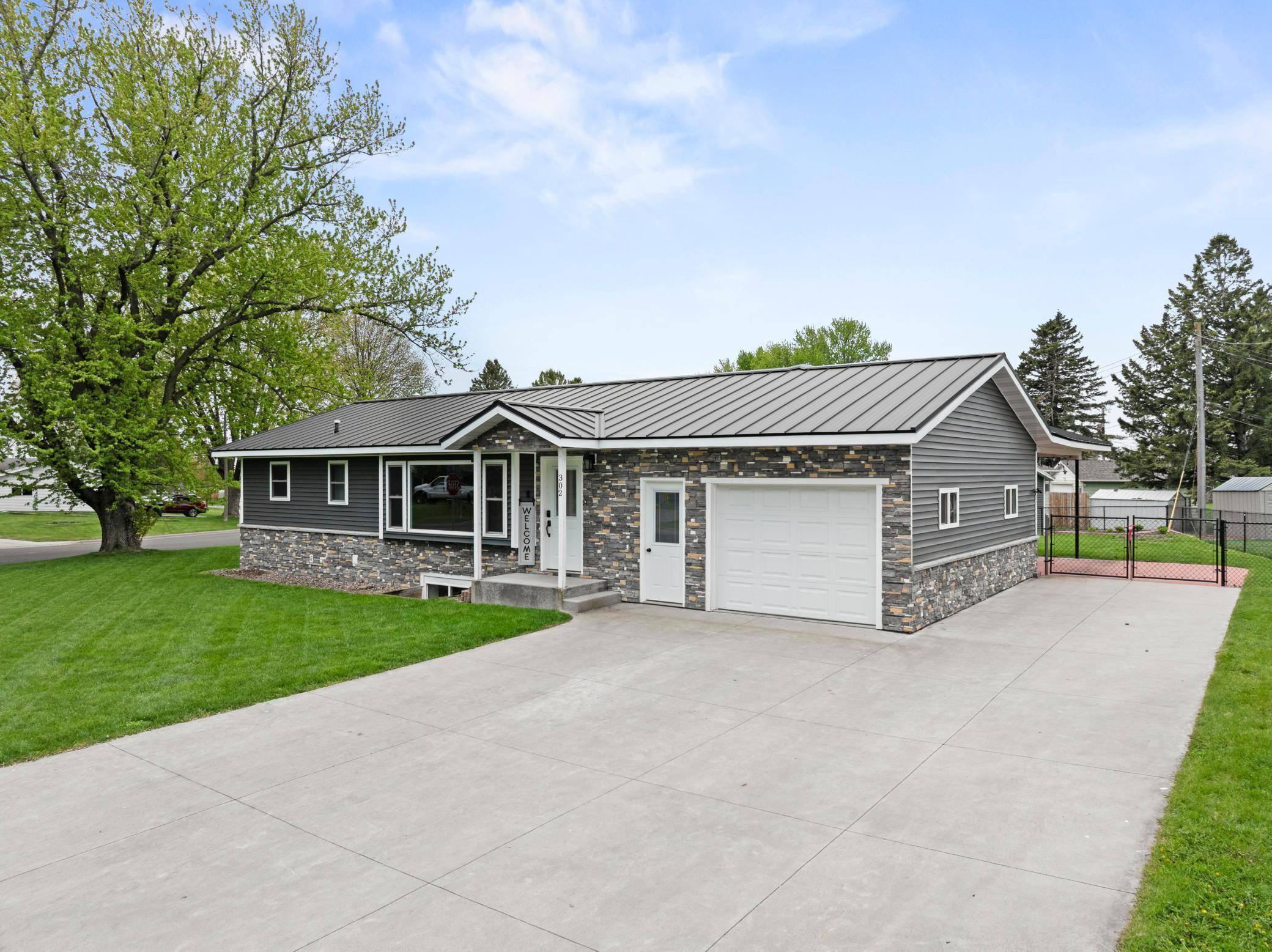 302 2nd ST NW, Byron, MN 55920