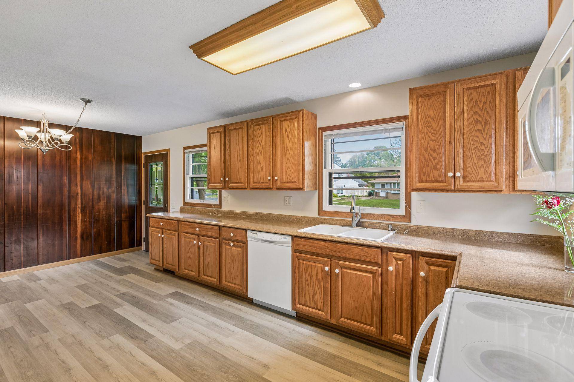 868 Oakwood DR, Anoka, MN 55303
