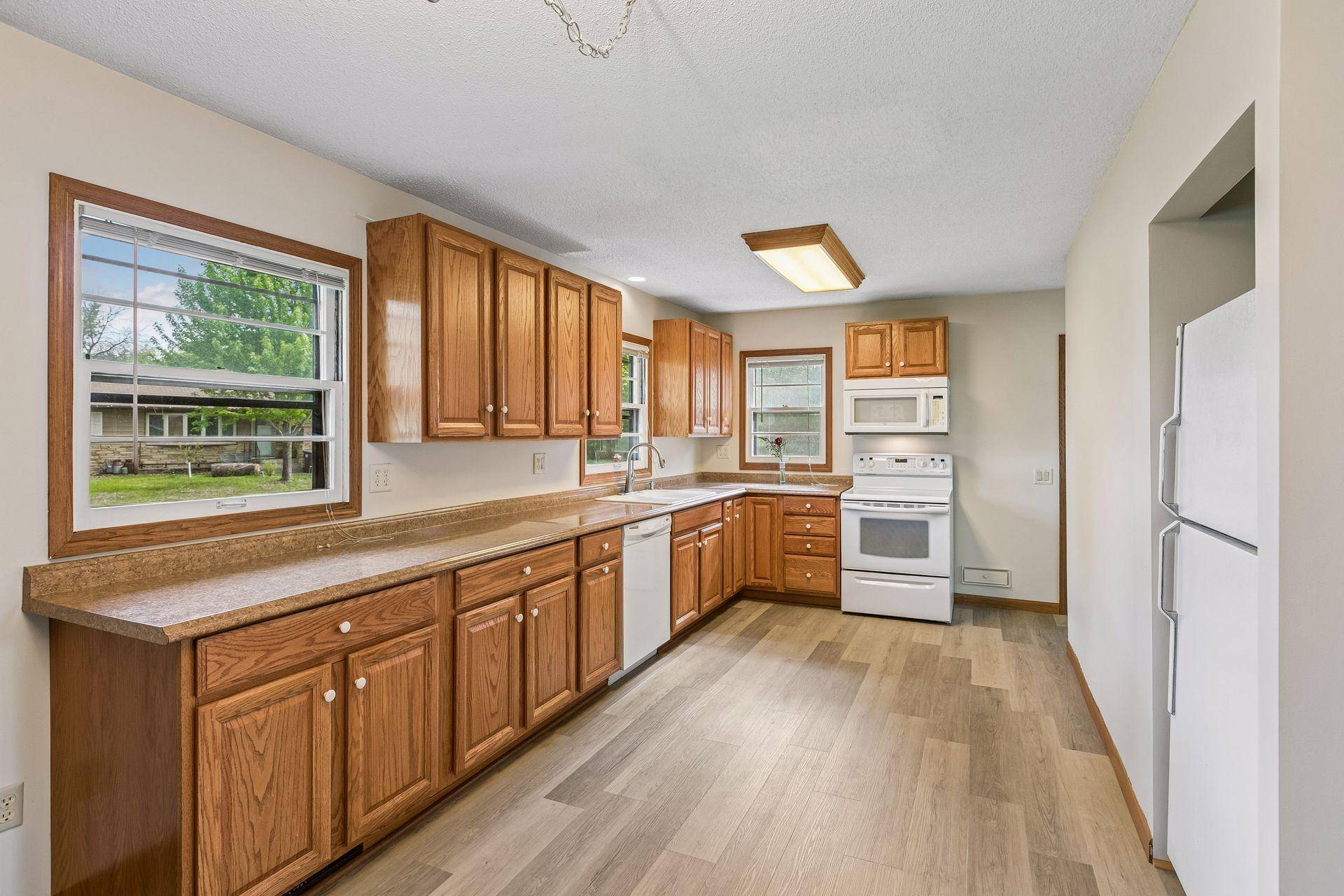868 Oakwood DR, Anoka, MN 55303