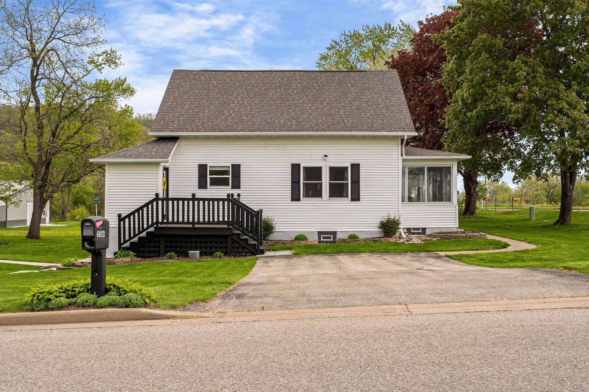 S3586 Chicken Valley RD, Buffalo City, WI 54629