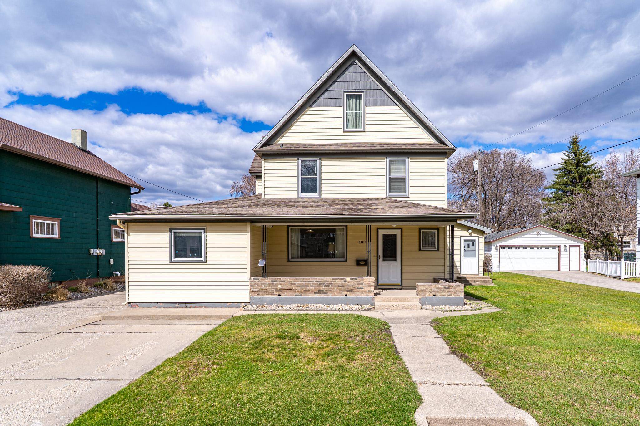 109 E 8th ST, Crookston, MN 56716
