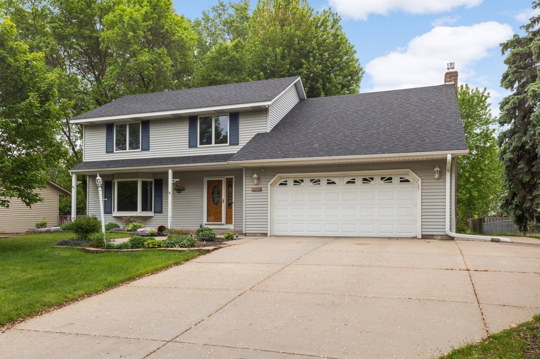 1705 James CT, Burnsville, MN 55337