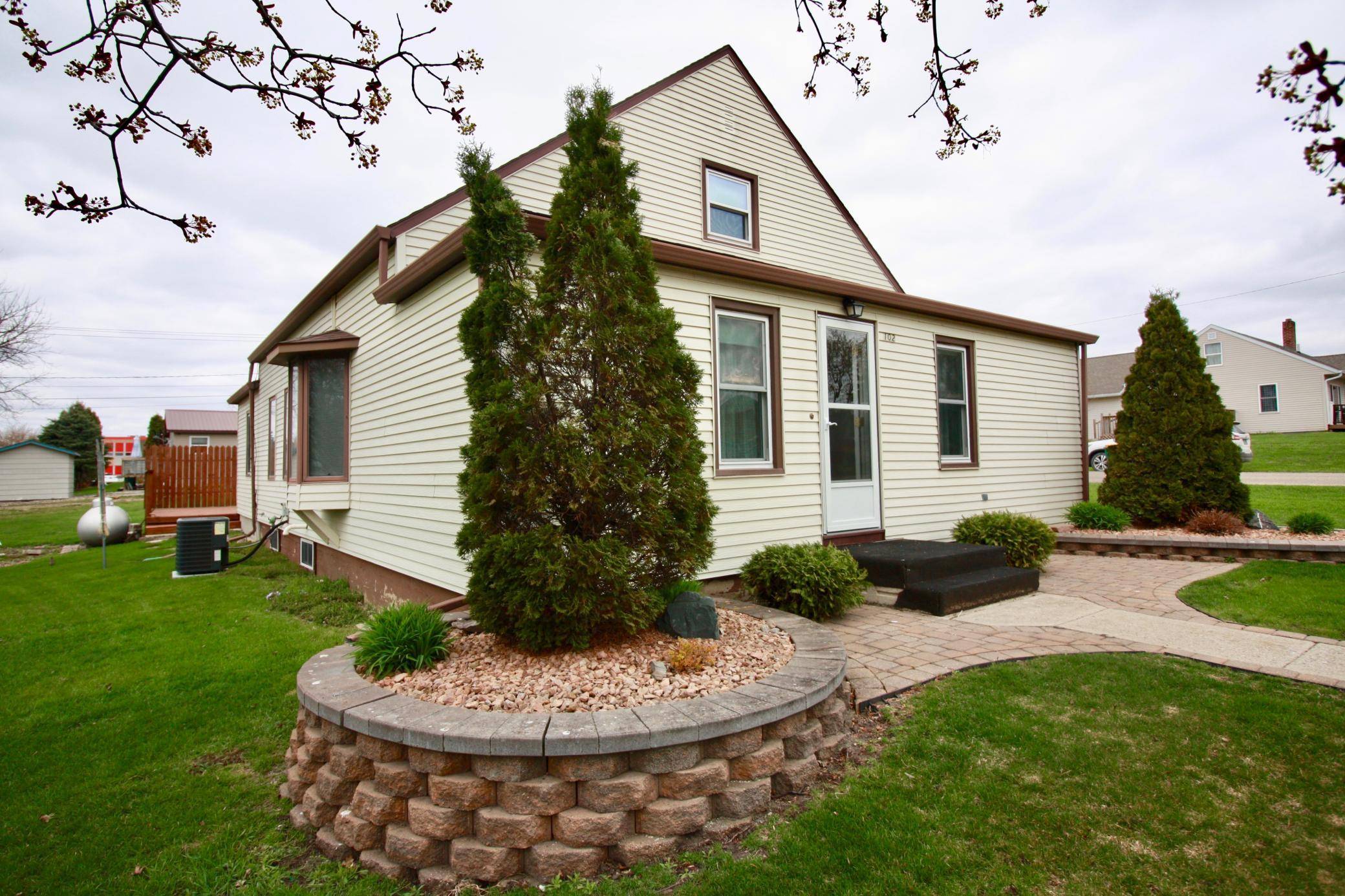 102 4th AVE SE, Lidgerwood, ND 58053