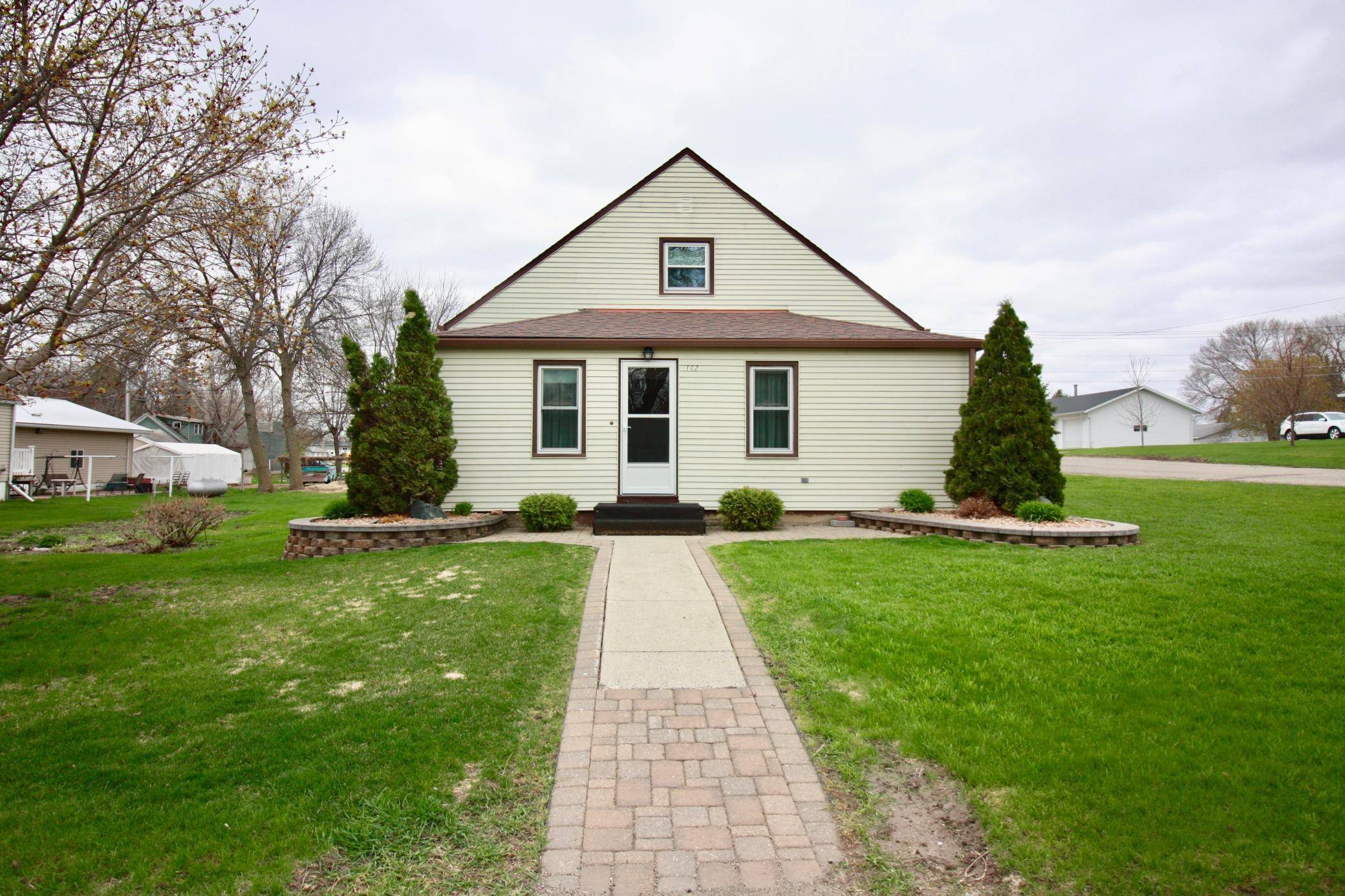 102 4th AVE SE, Lidgerwood, ND 58053