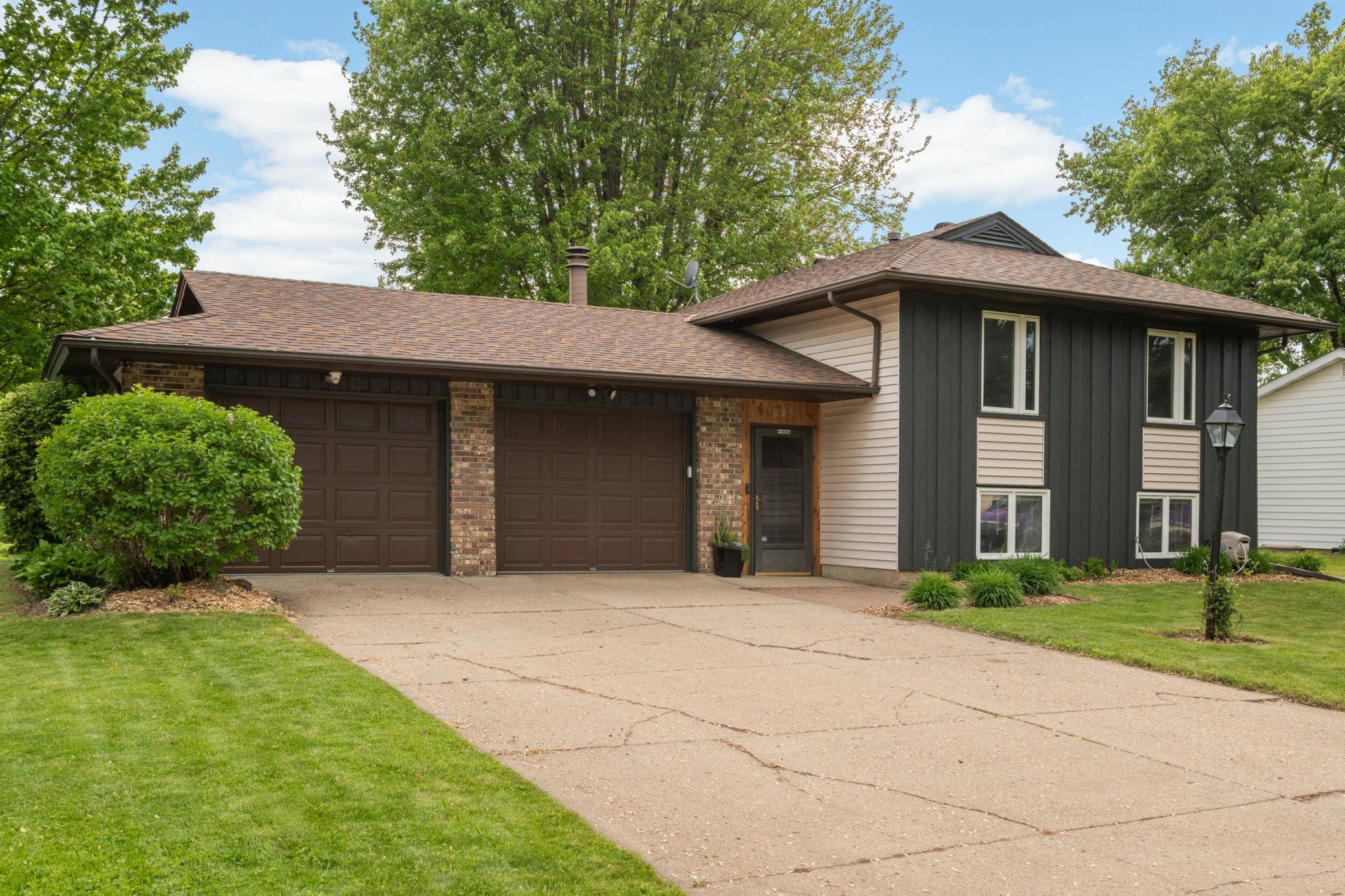840 Cortland DR, Apple Valley, MN 55124