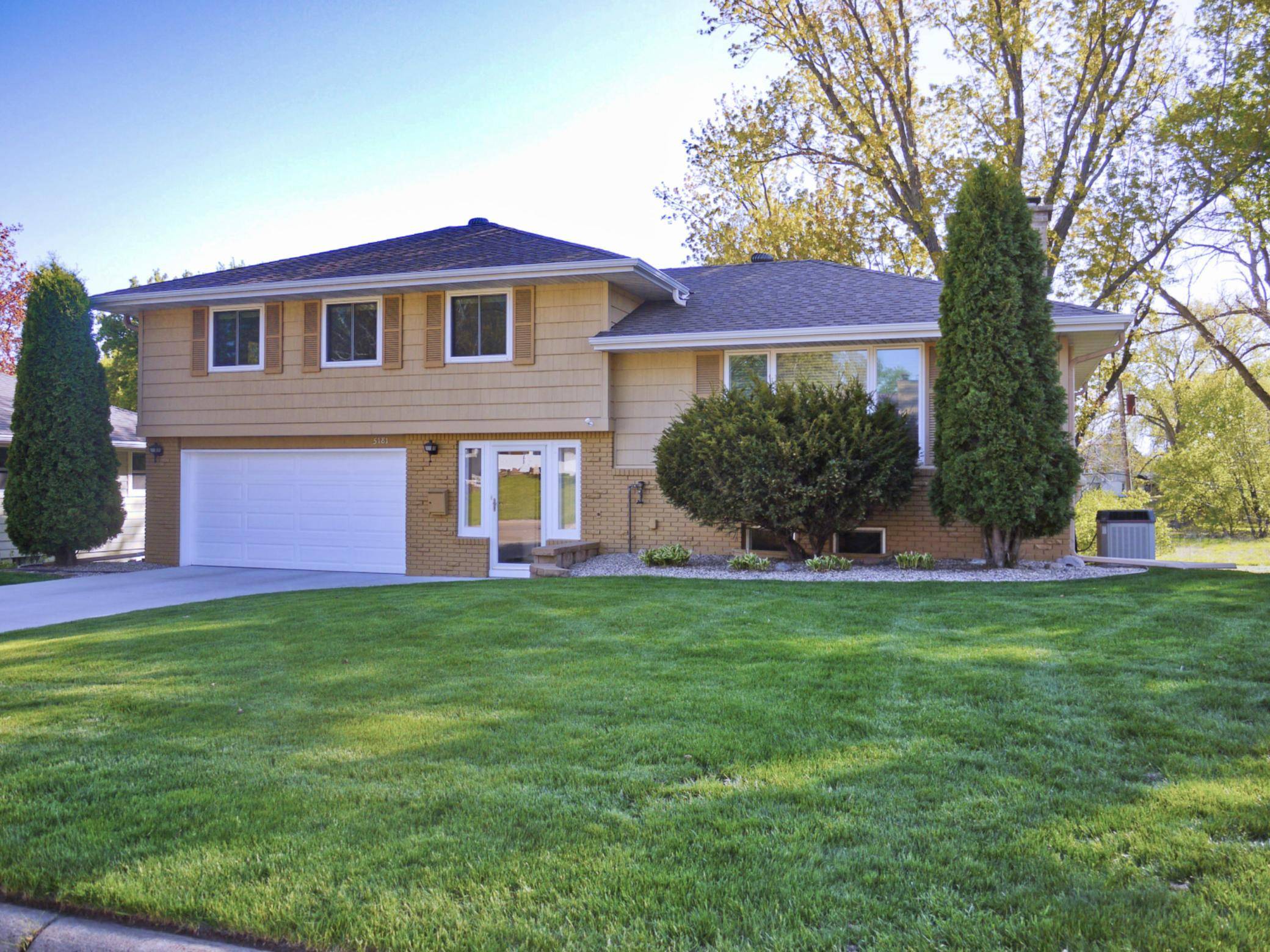 5181 Abercrombie DR, Edina, MN 55439
