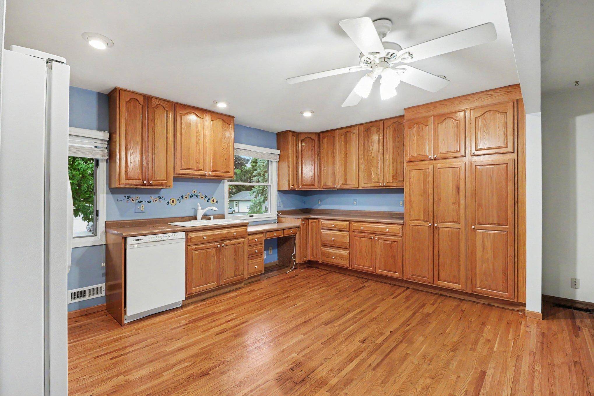 236 Strese LN, Apple Valley, MN 55124