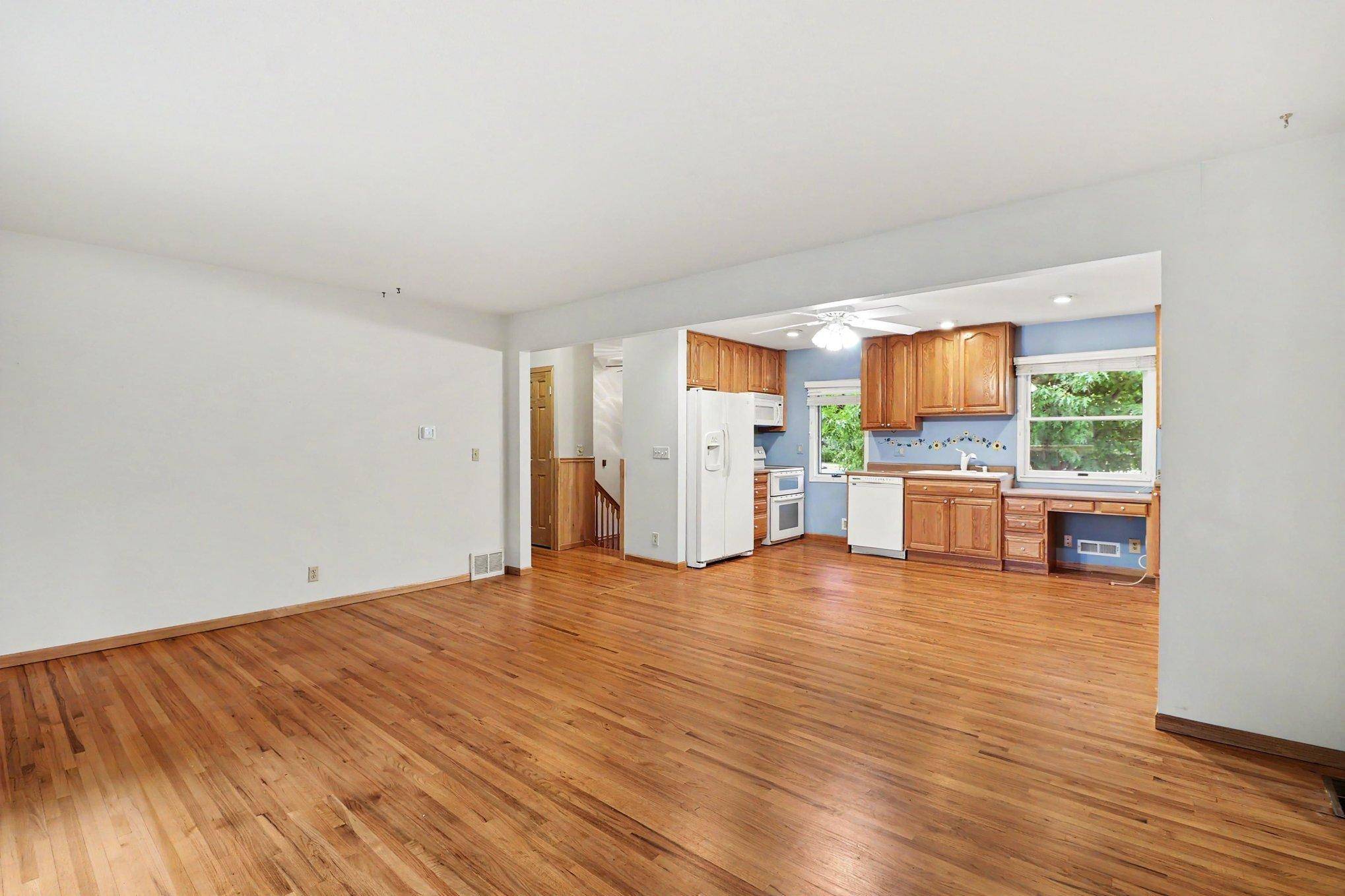 236 Strese LN, Apple Valley, MN 55124