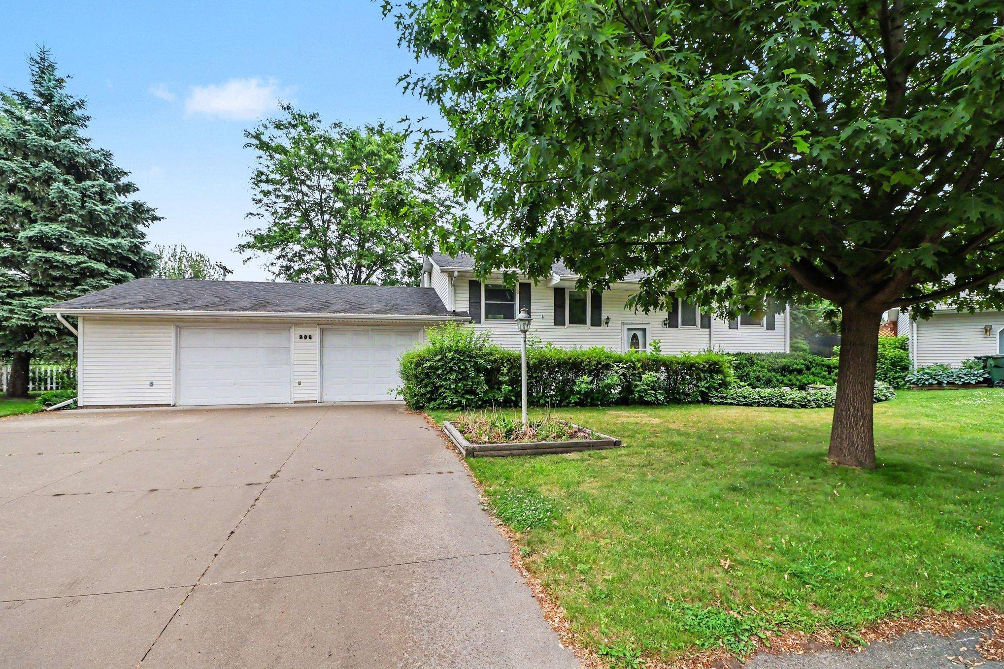 236 Strese LN, Apple Valley, MN 55124