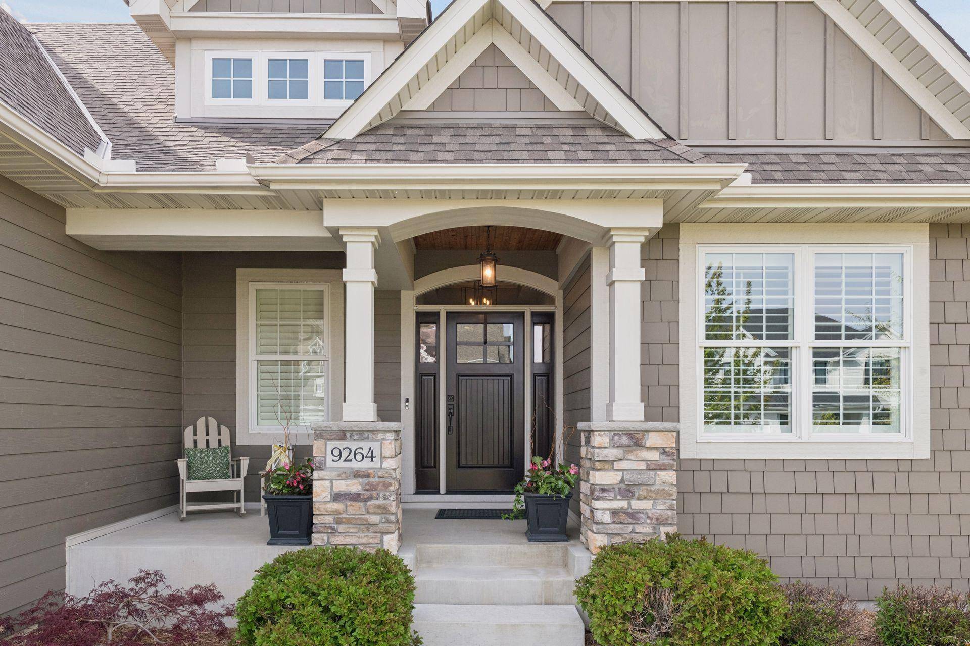 9264 Hawkcrest CT, Chanhassen, MN 55317