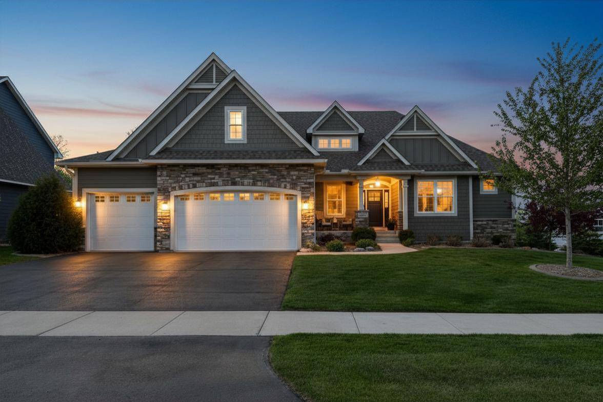 9264 Hawkcrest CT, Chanhassen, MN 55317