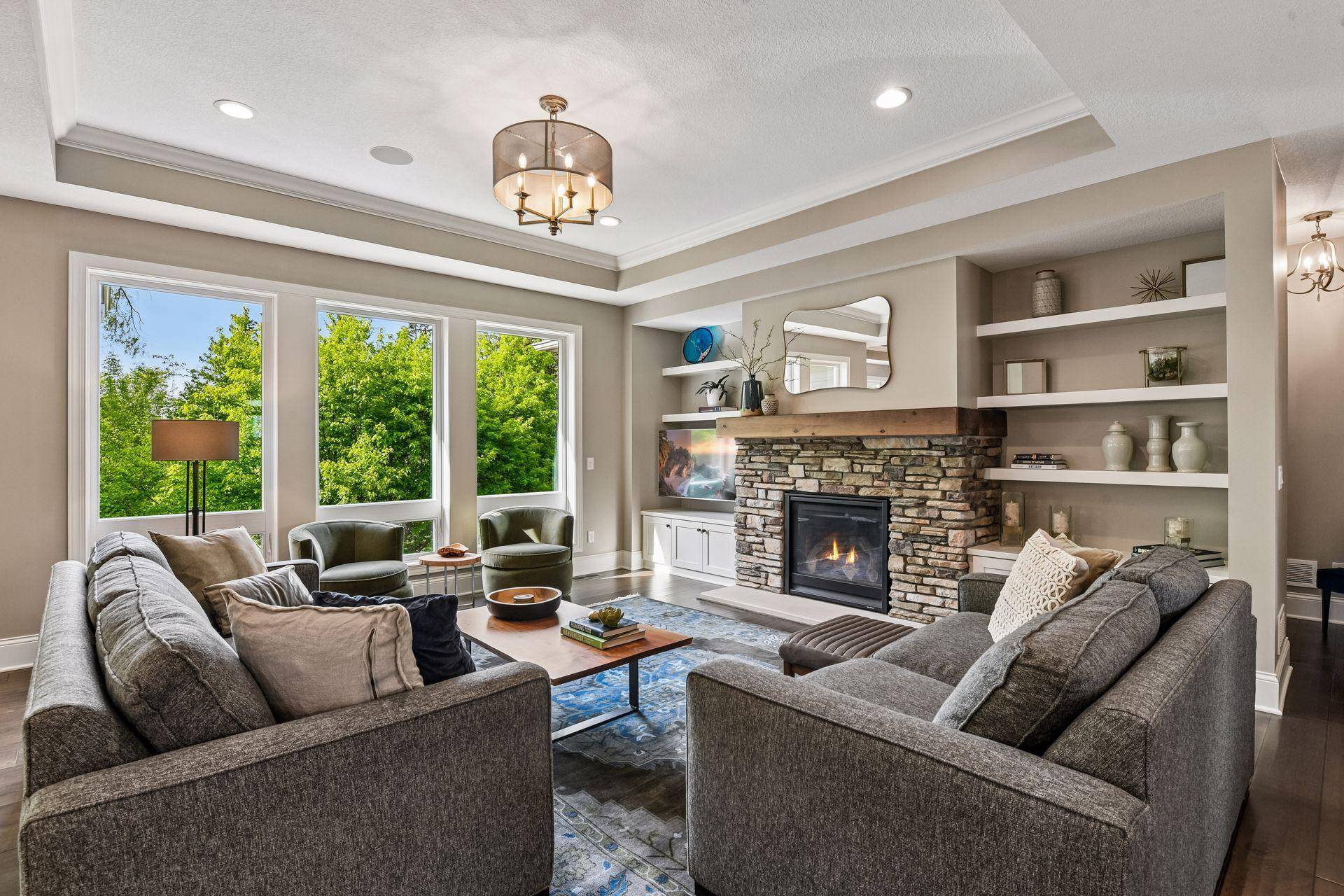 9264 Hawkcrest CT, Chanhassen, MN 55317