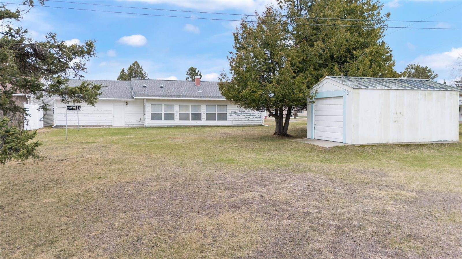 42 Garden CIR, Babbitt, MN 55706