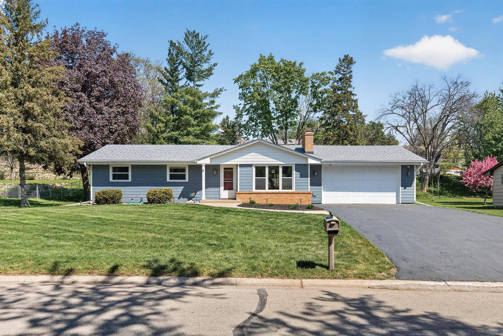 10340 York LN, Bloomington, MN 55431