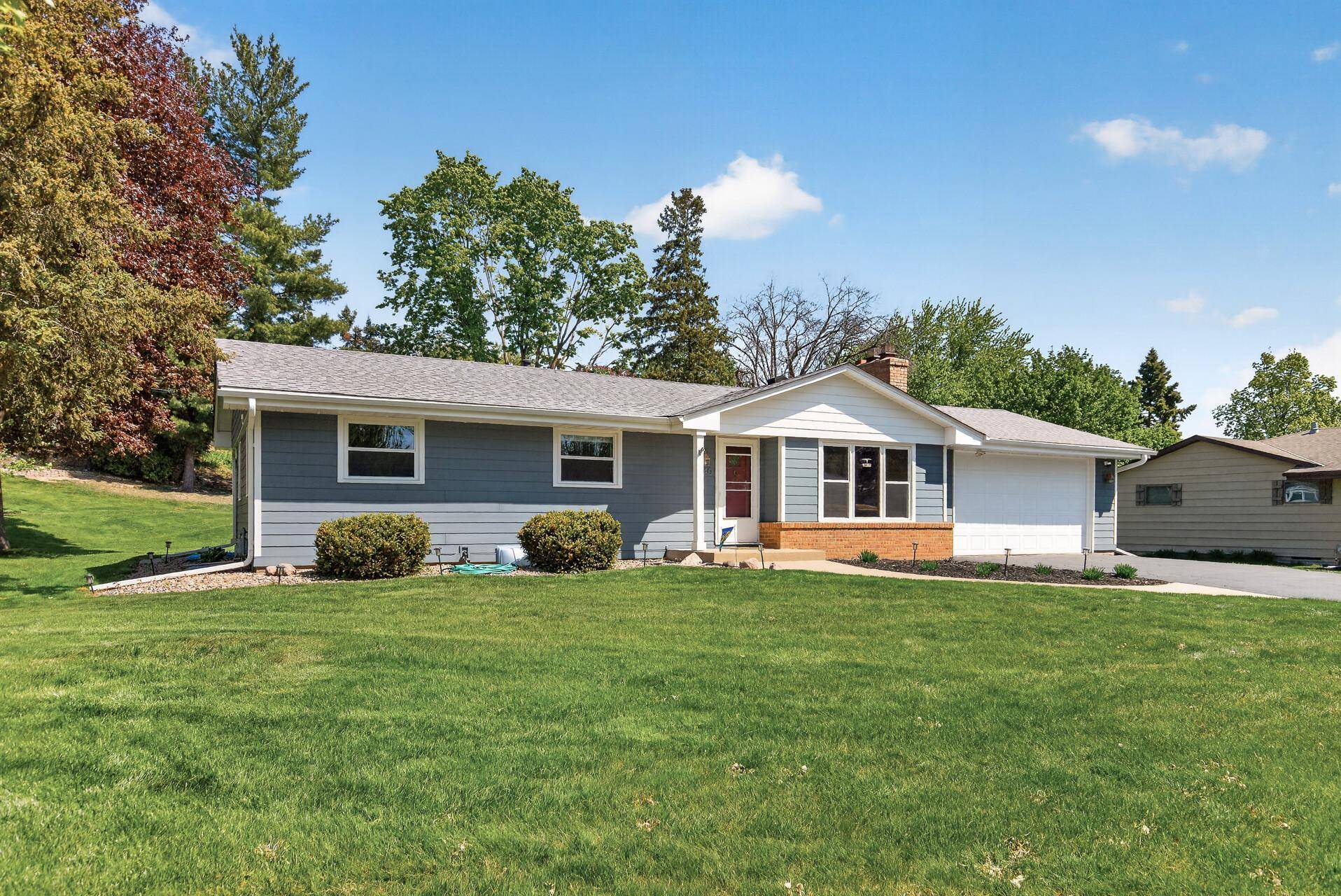 10340 York LN, Bloomington, MN 55431