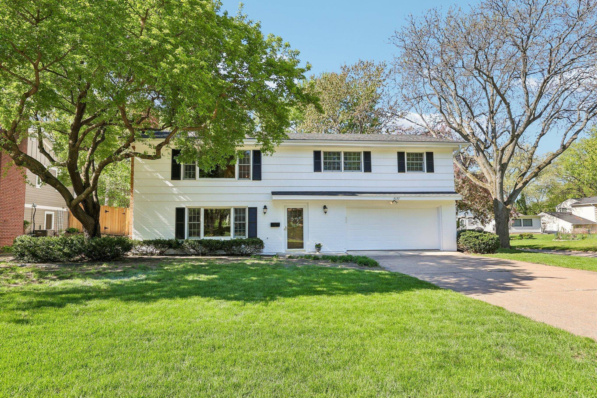 5137 Duggan PLZ, Edina, MN 55439