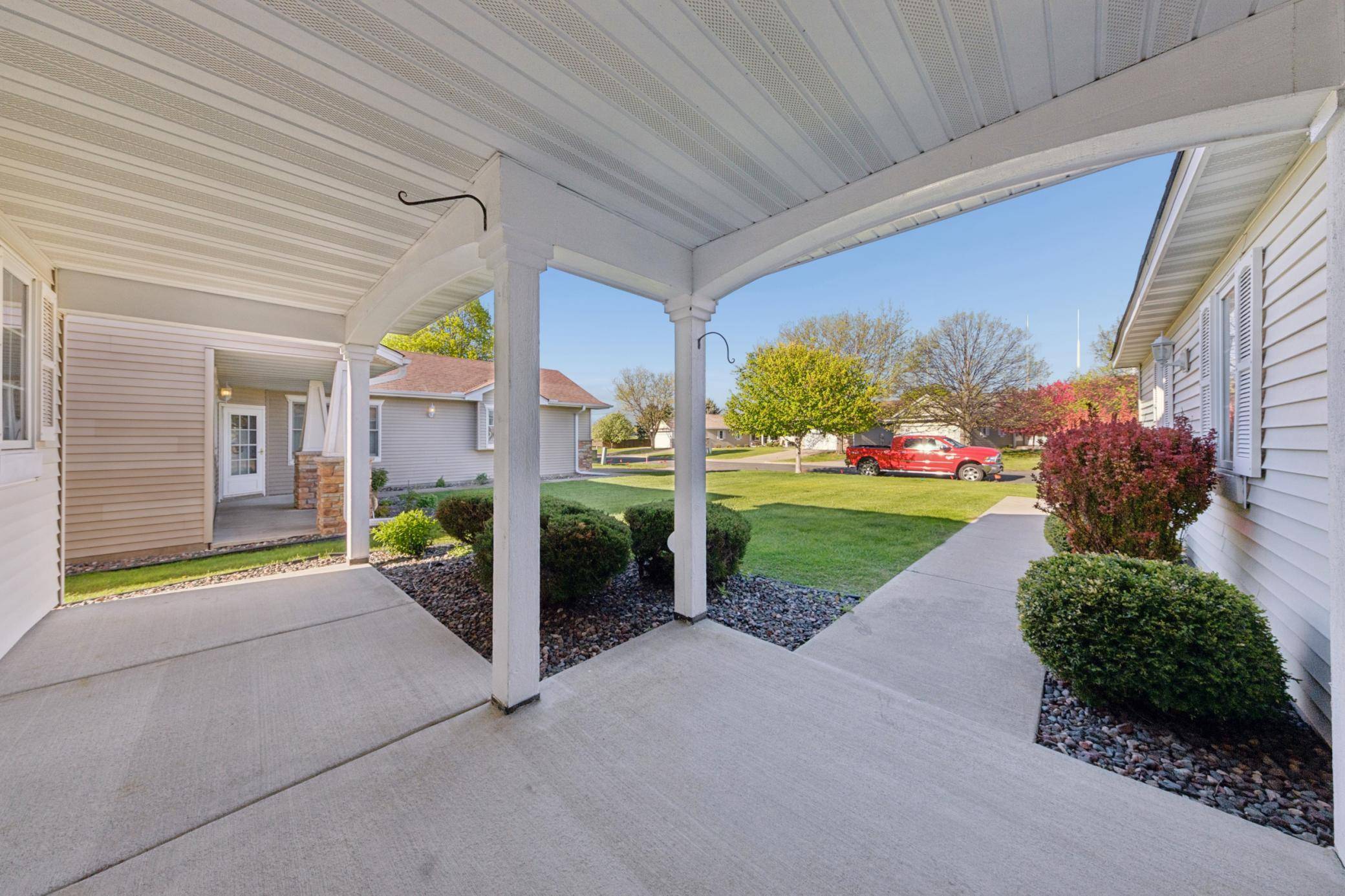 6524 Riverwood LN, Brooklyn Center, MN 55430