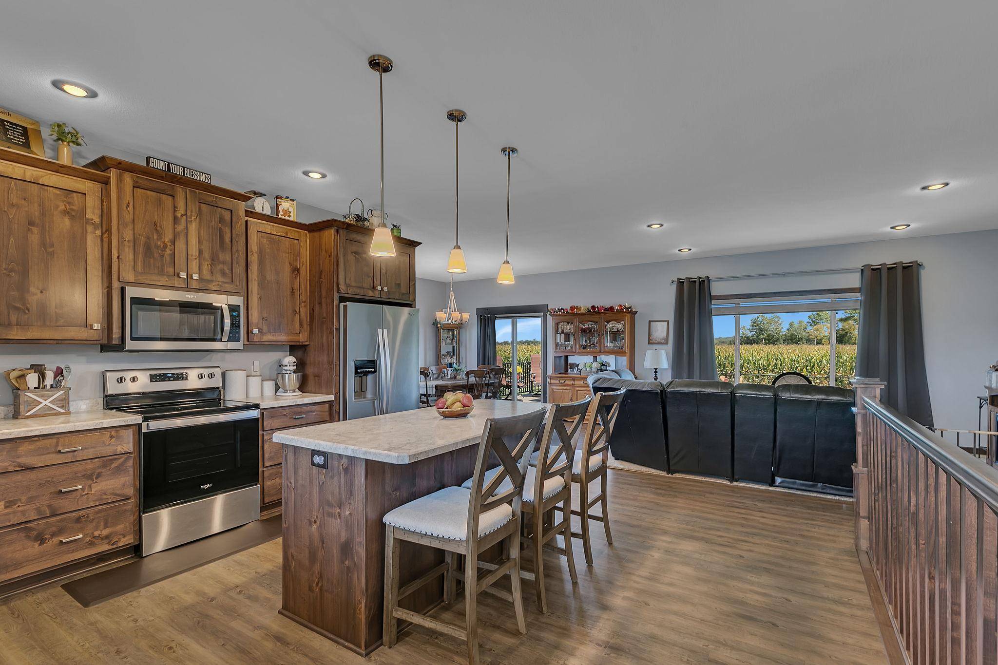 932 Waters Edge CIR, Avon, MN 56310