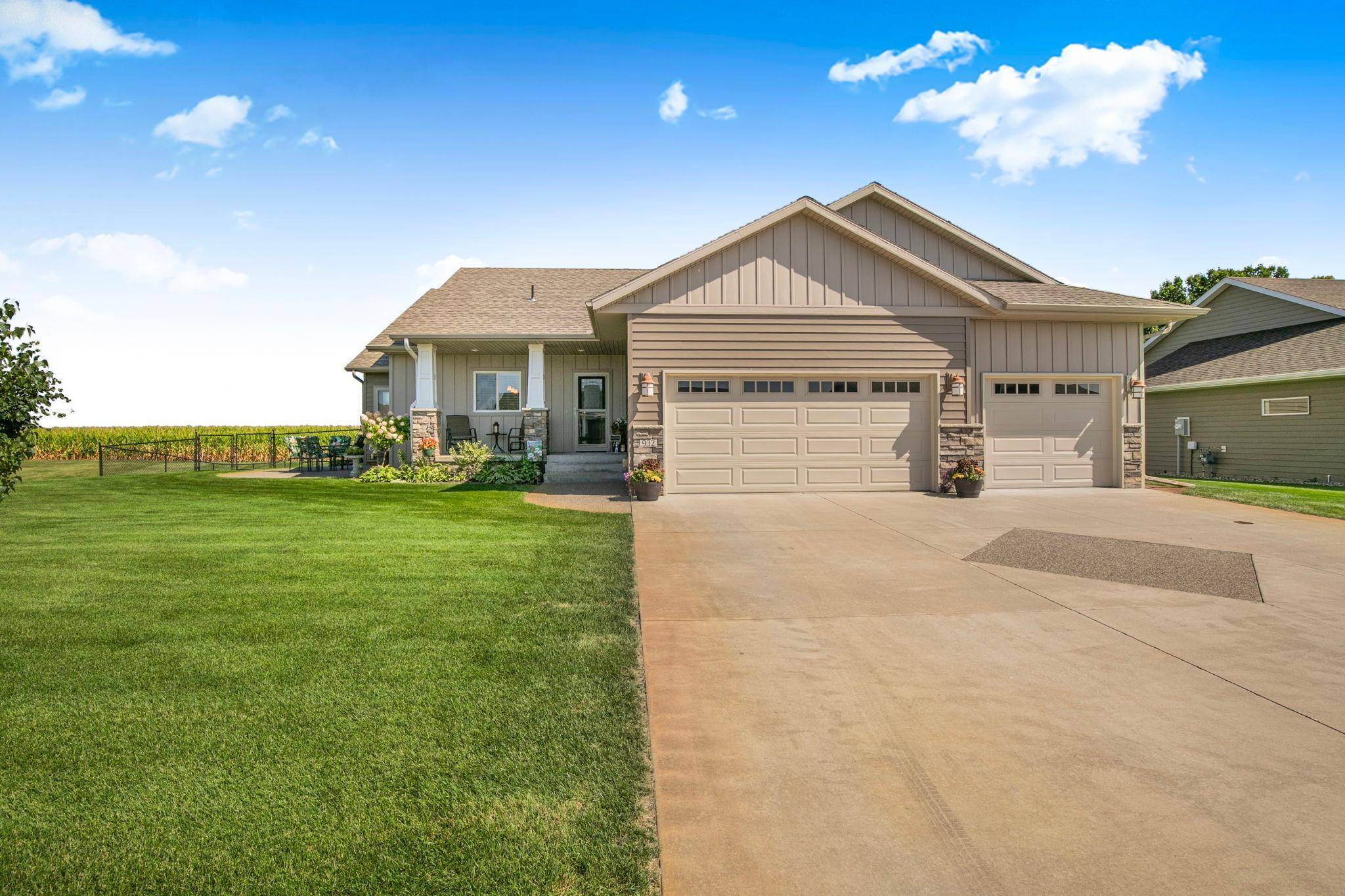 932 Waters Edge CIR, Avon, MN 56310